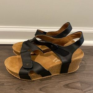 Axxiom Sandals Size 9M